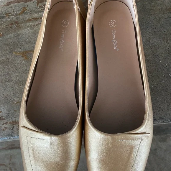 Chic Gold Women's Flats - Picture 5 of 7